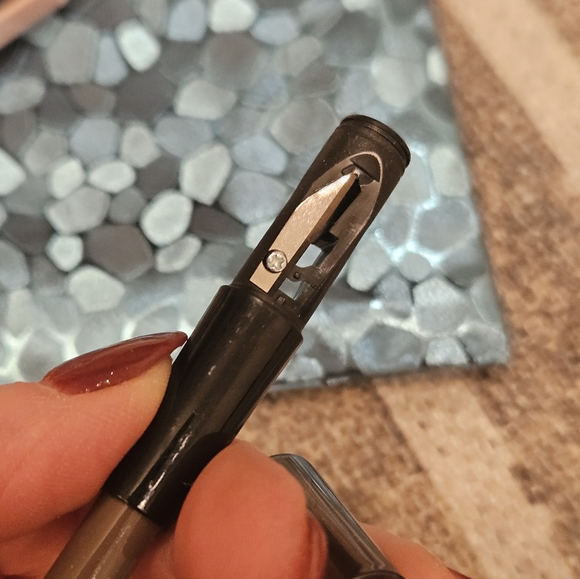 NEW Laura Geller Makeup Set with Eyeshadow, Brow Pencil, Matte Lip & Pouch - Picture 7 of 16